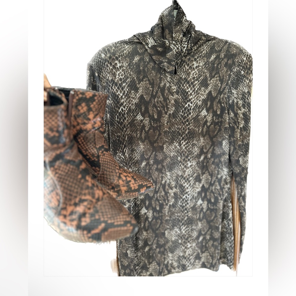 Animal skin turtle neck